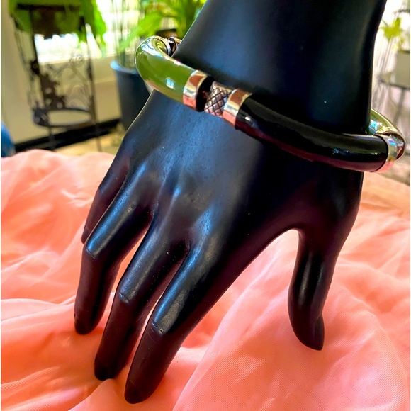 JADE AND BLACK ONYX BANGLE - Picture 4 of 5